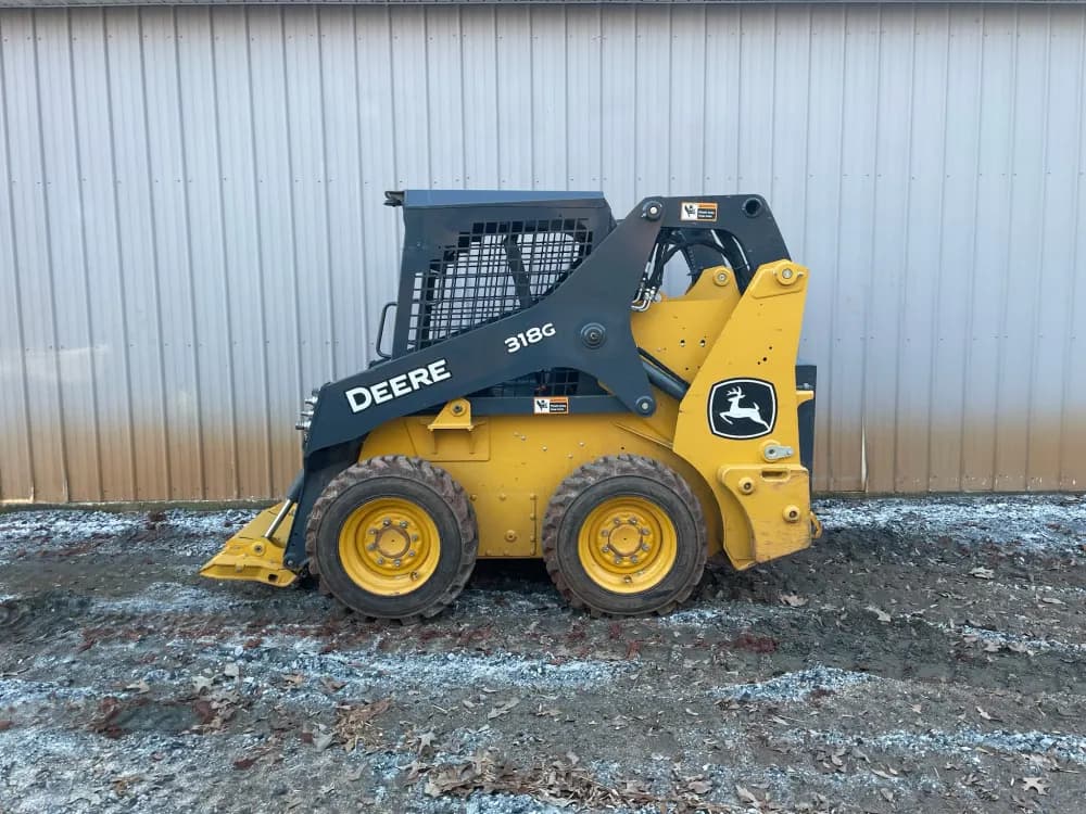 John Deere 318G